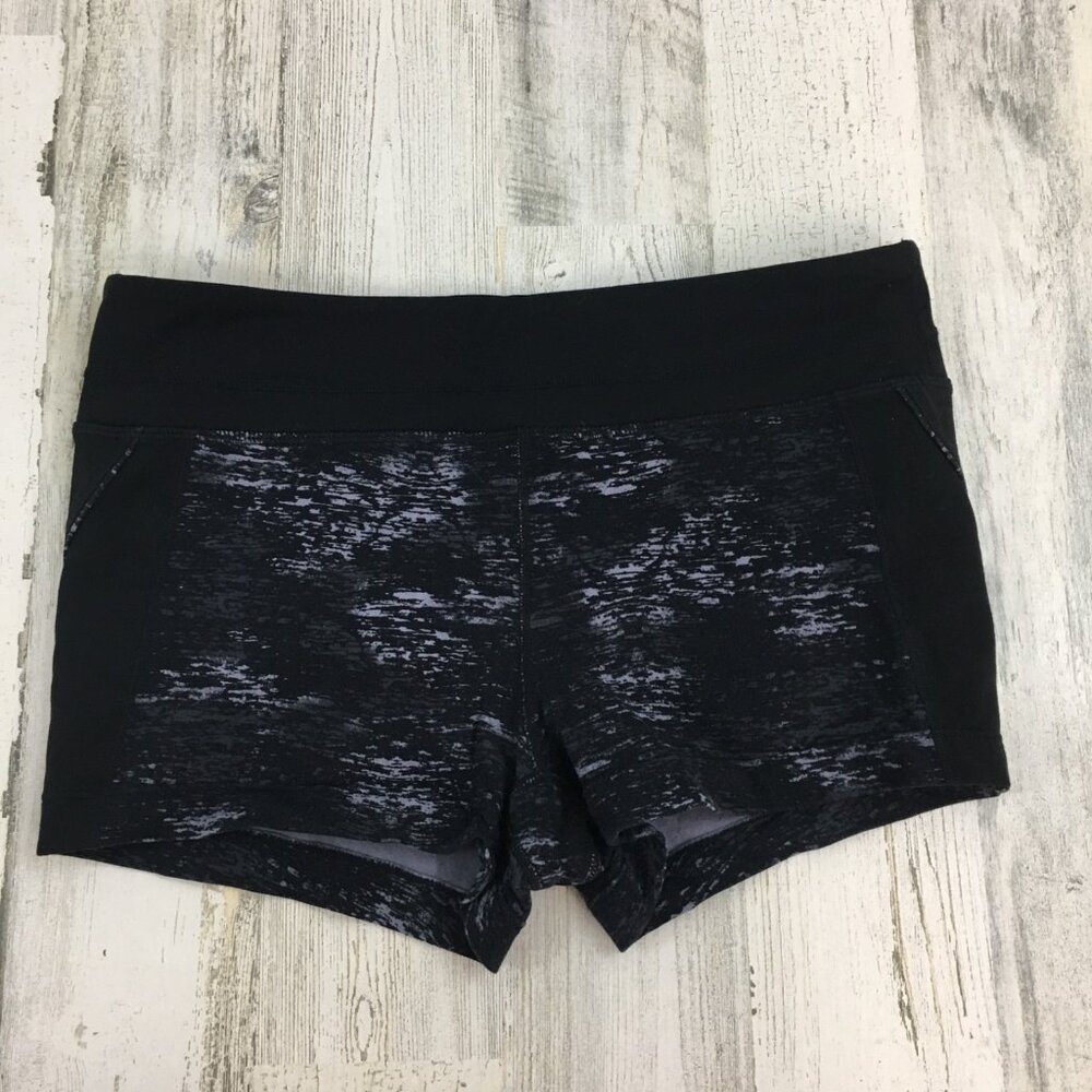 Athleta Sz M Compression Shorts Gym Black Print Stretch 964558-01 Vtg 2013